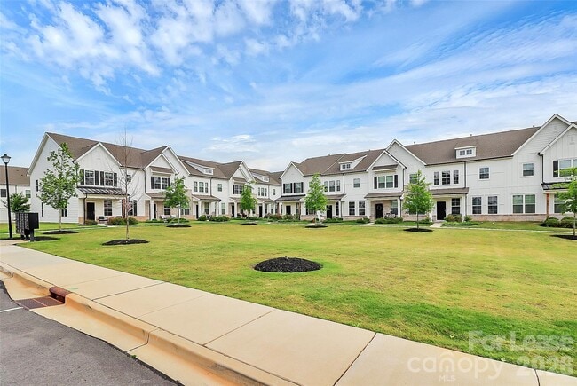 Building Photo - 720 Herlong Ave