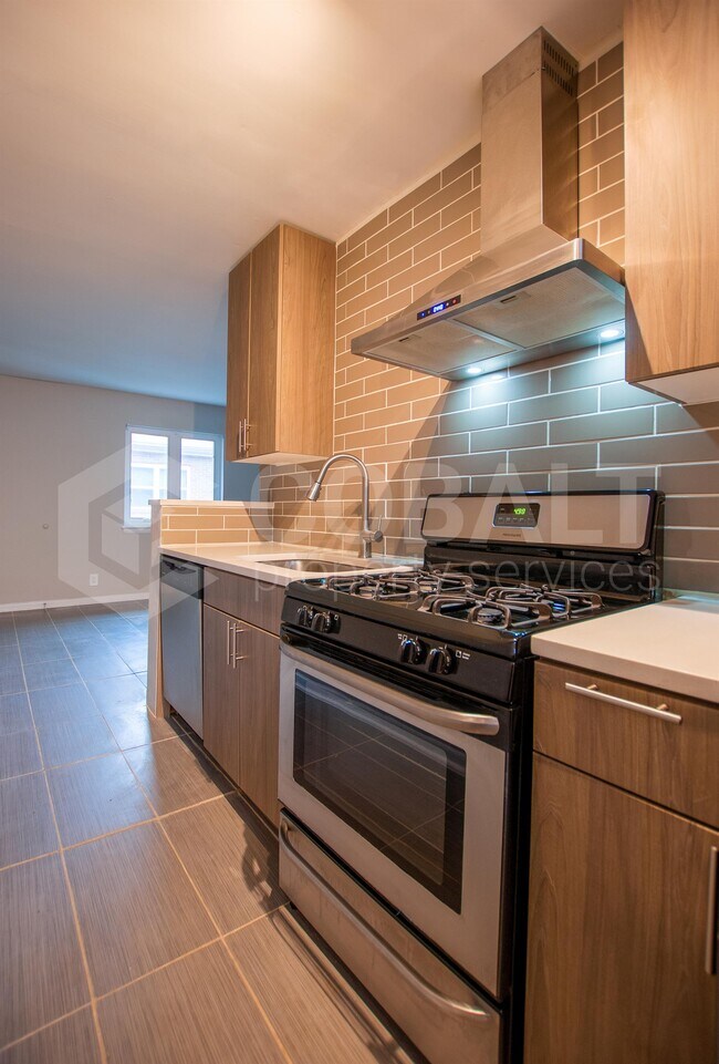 Foto del edificio - 943 Greenwood Ave NE