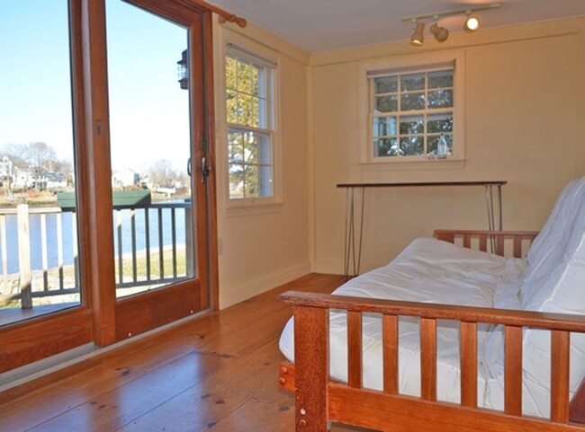 Foto del edificio - Waterfront Winter Rental: River Watch