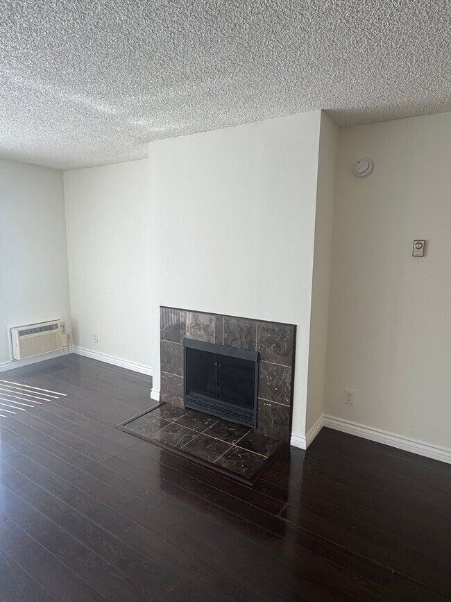 Foto del edificio - 2414 S Barrington Ave