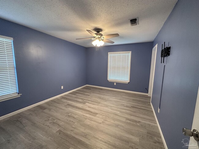 Building Photo - 8135 Imperial Dr