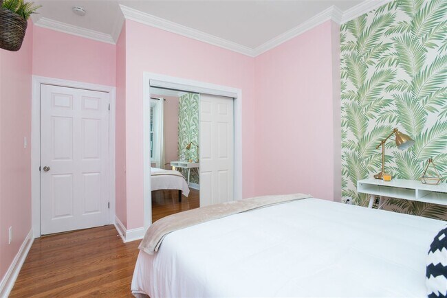 Building Photo - 372 Communipaw Ave