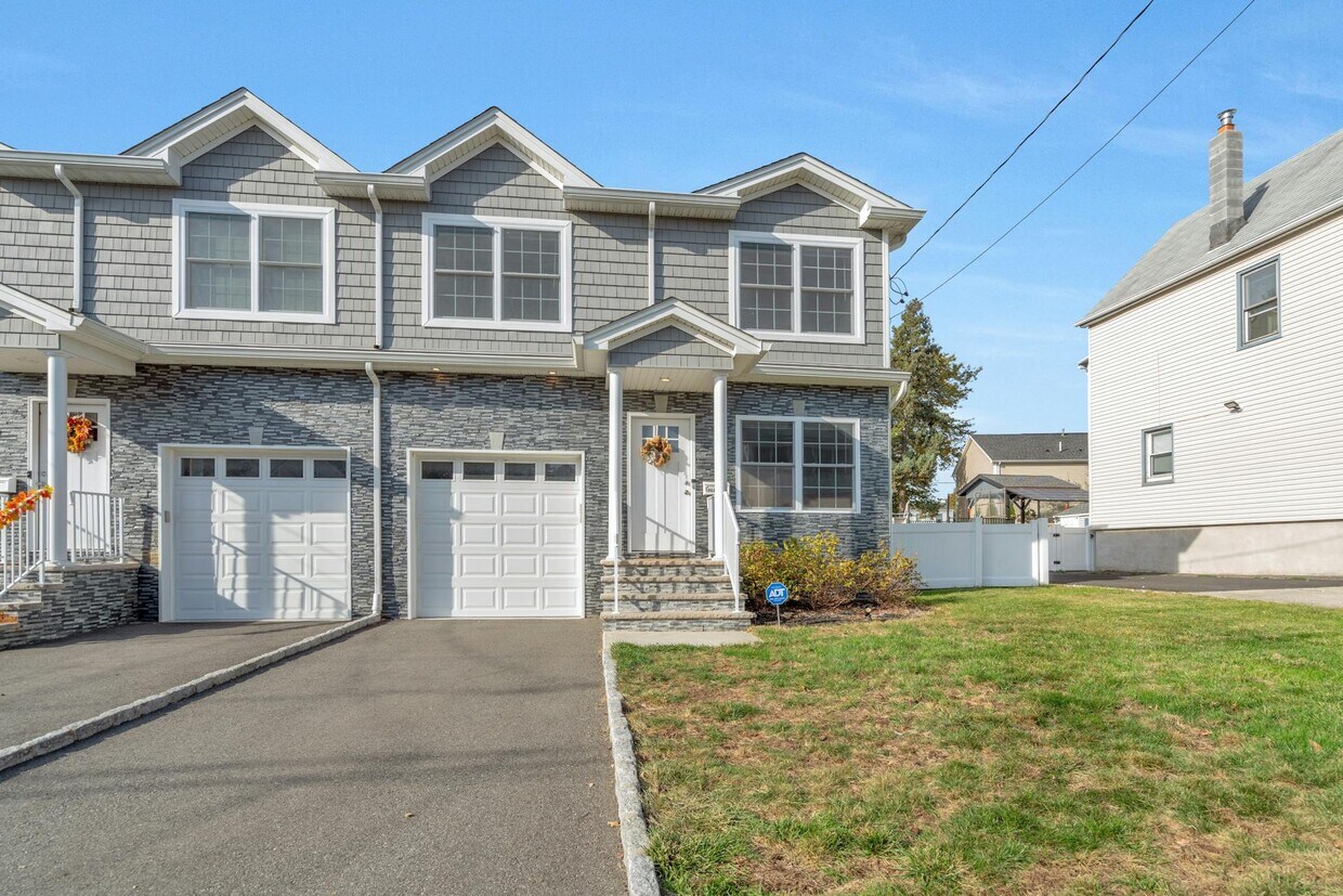 Foto principal - 86 E Clifton Ave
