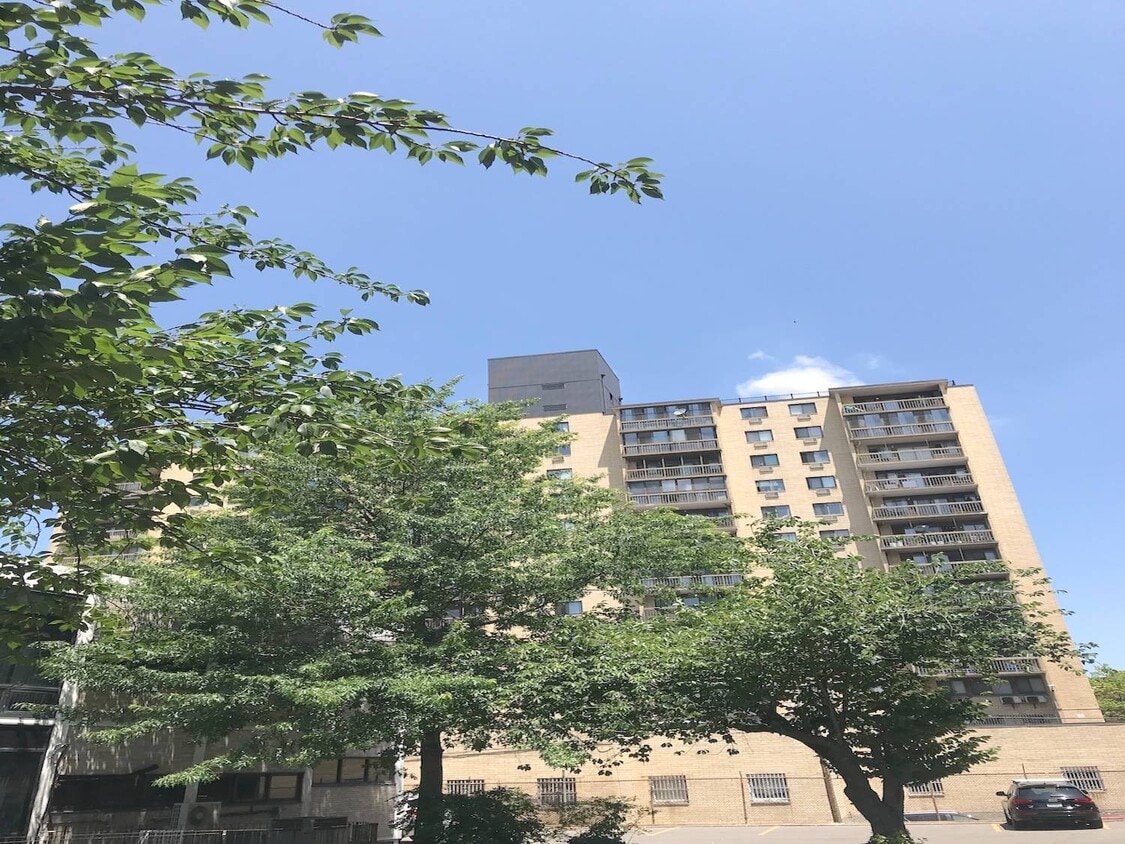 Foto principal - 87-08 Justice Ave