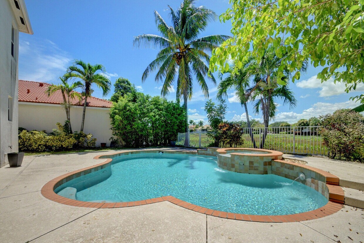 Primary Photo - 10537 Galleria St