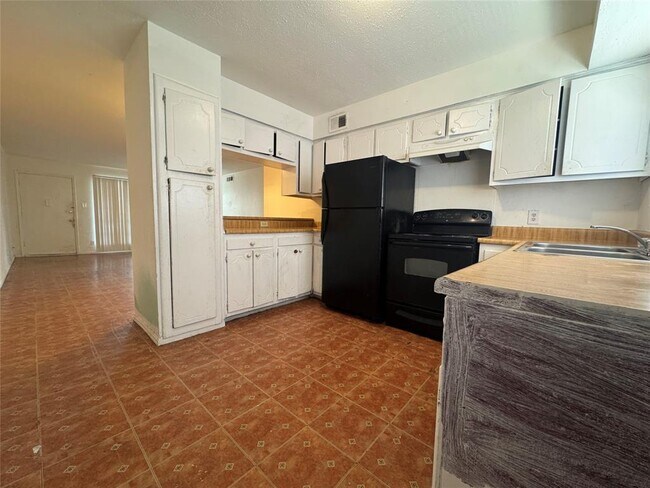 Foto del edificio - 6405 Westward St