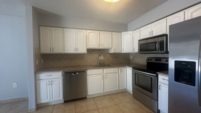 Building Photo - Charming 3-Bedroom Duplex in the Heart of Orlando