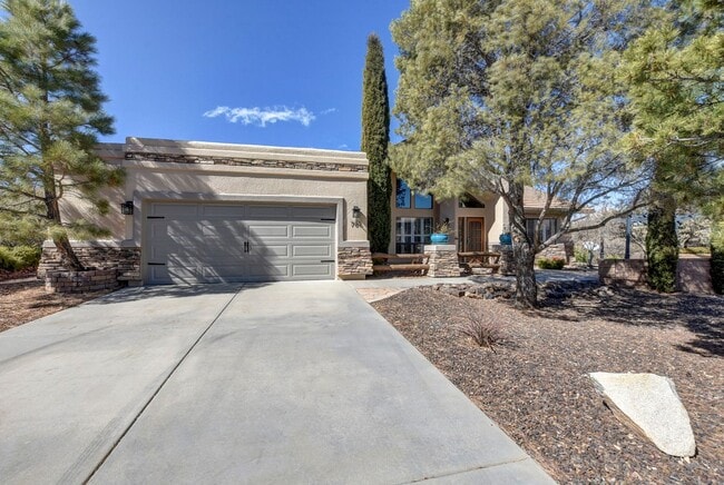 Building Photo - Beautiful home in Pinon Oaks!