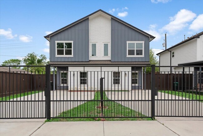 Foto del edificio - 2202 Lynnfield St