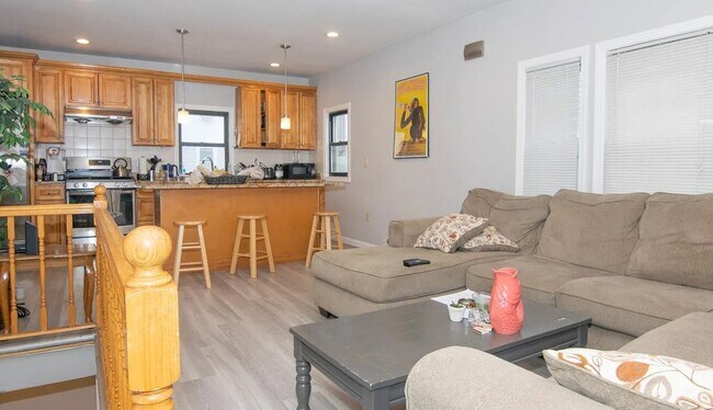 Building Photo - 117 Glenville Ave