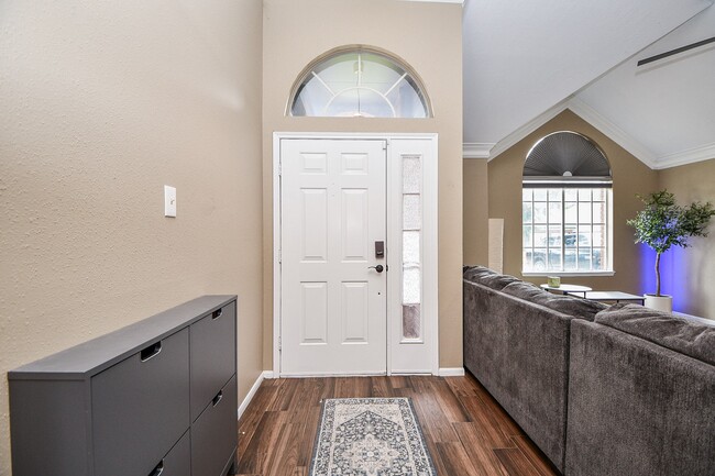 Building Photo - 8323 Lake Crystal Dr