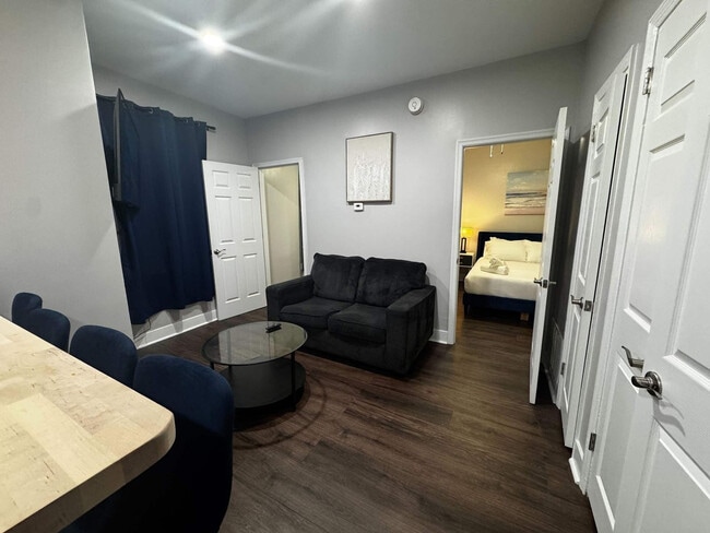 Building Photo - 126 Bainbridge St