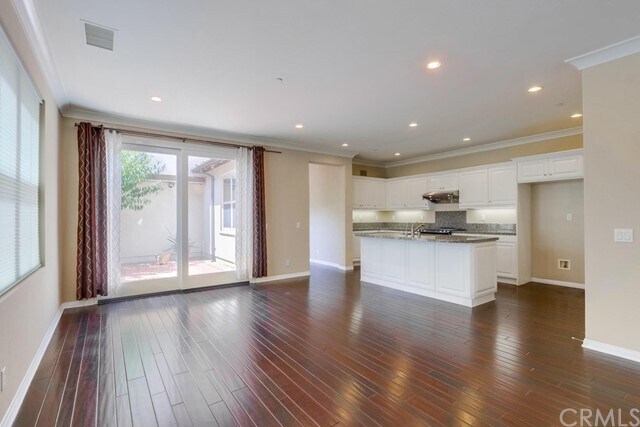 Building Photo - 24 Peony