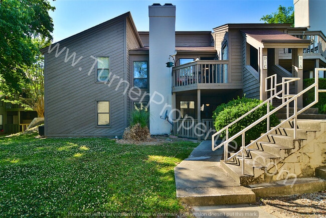 Foto del edificio - Cool 2 BR Condo in Rosewood