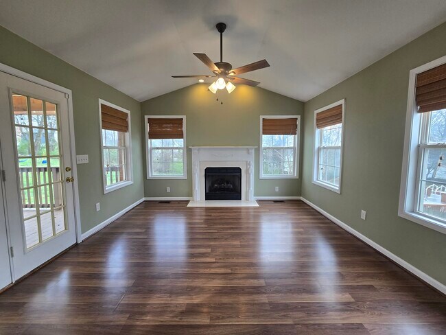 Foto del edificio - 2723 Mollys Ct