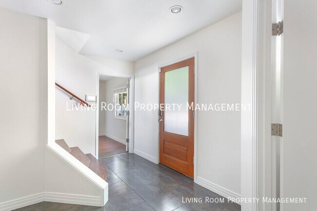 Foto del edificio - Dreamy NW/Willamette Heights Modern "Treeh...