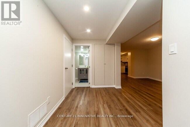 Building Photo - 16 Long Dr