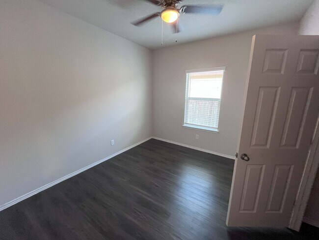 Foto del edificio - 9221 Groff Lndg