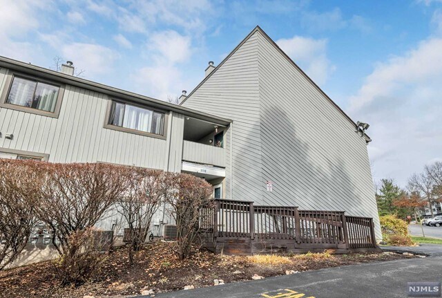 Foto del edificio - 305 Cypress Ct