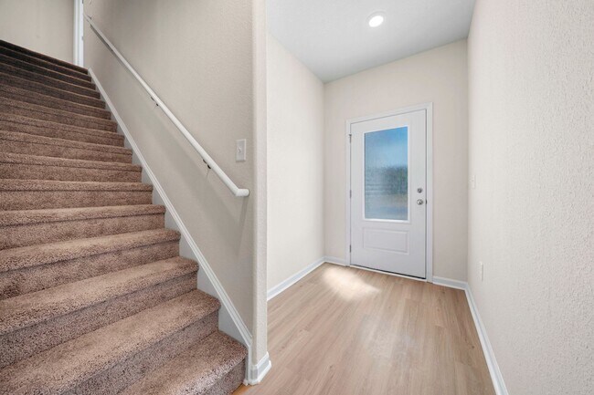 Building Photo - Brand New Home is great Community!