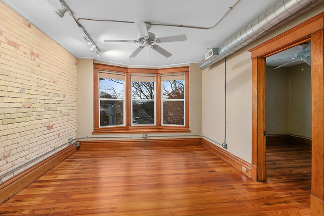 Building Photo - 948 Fulton St E