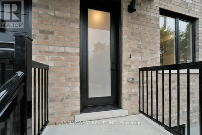 Building Photo - 661 Winona Dr