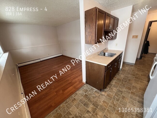 Photo du bâtiment - 1 bed, 1 bath APARTMENT located in Rosemont, Regina, SK.