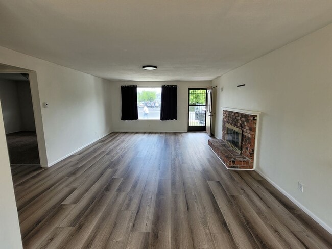 Building Photo - 808/810evelyn