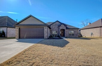 Building Photo - 9649 Oak Forest Ln