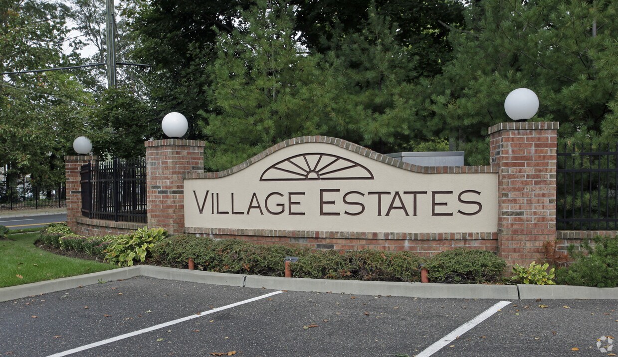 Village Estates Rentals in Amityville at 395 Sunrise Hwy Amityville, NY