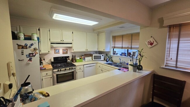 Building Photo - Updated 3BR/2BA Condo in Prime Sebastopol ...