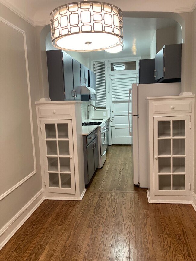 Foto del edificio - Recently Renovated East Rogers Park One Bedroom - Pets Welcome!