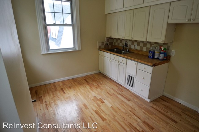 Building Photo - 905 Suire Ave