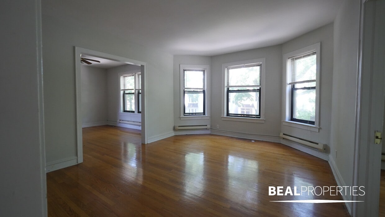 Primary Photo - 1127 W Oakdale Ave