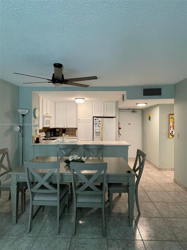 Building Photo - 3540 S Ocean Blvd