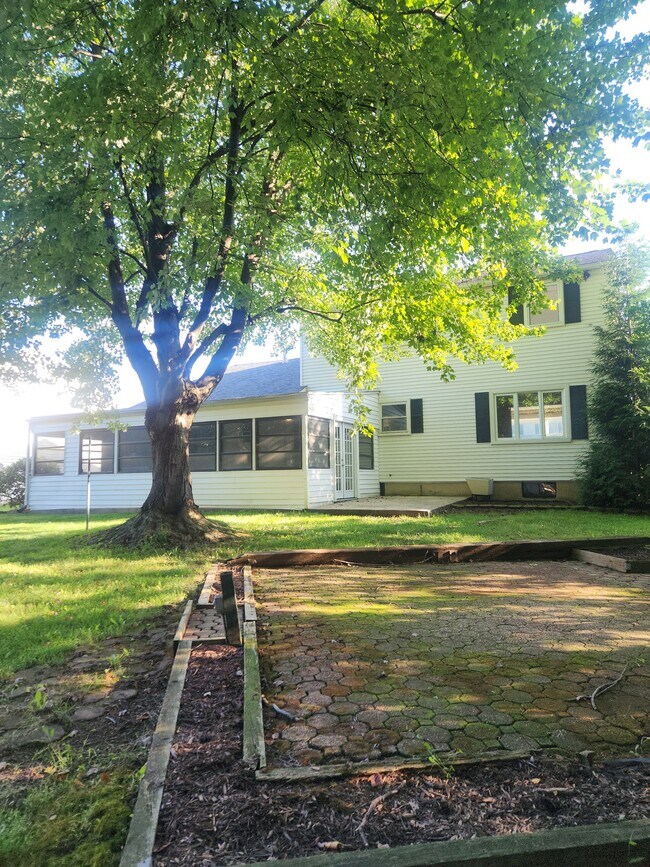 Foto del edificio - 662 Parmentier Rd