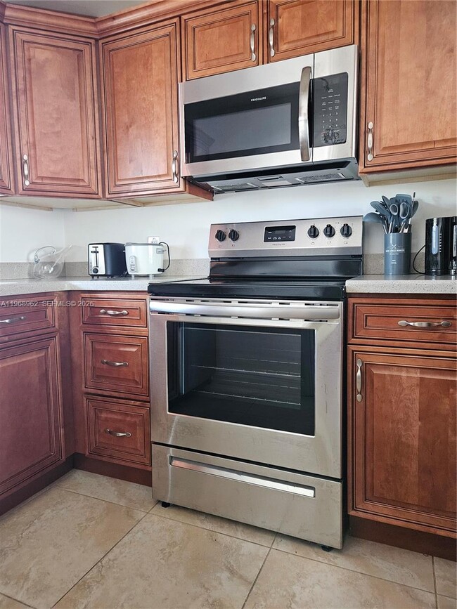 Building Photo - 9441 Live Oak Pl