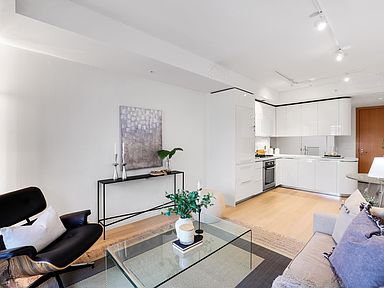 Building Photo - A stylish pied-à-terre, this bright and sp...