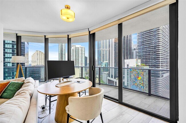 Foto del edificio - 45 SW 9th St