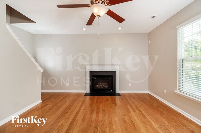 Building Photo - 6161 Glen Way Dr