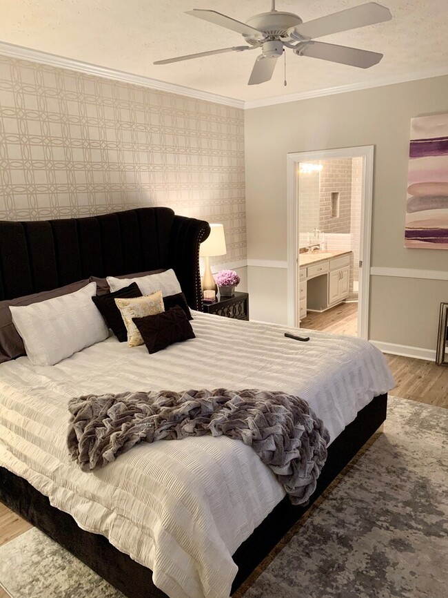 Building Photo - Port Warwick Luxury attached Home