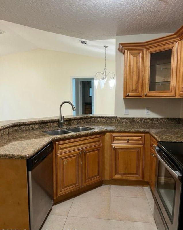 Foto del edificio - 7667 N Wickham Rd