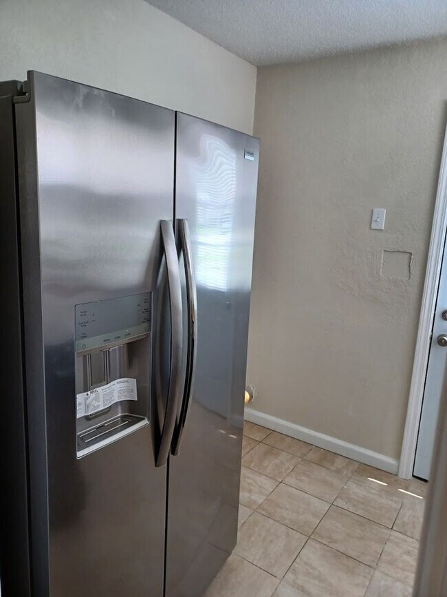 Foto del edificio - 4 BR single family home