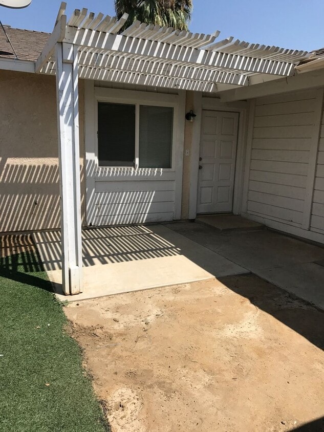 3200 Crestline Rd Unit B, Bakersfield, CA 93306 Room for Rent in