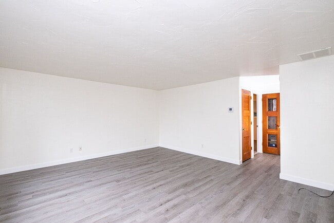 Building Photo - JAR204