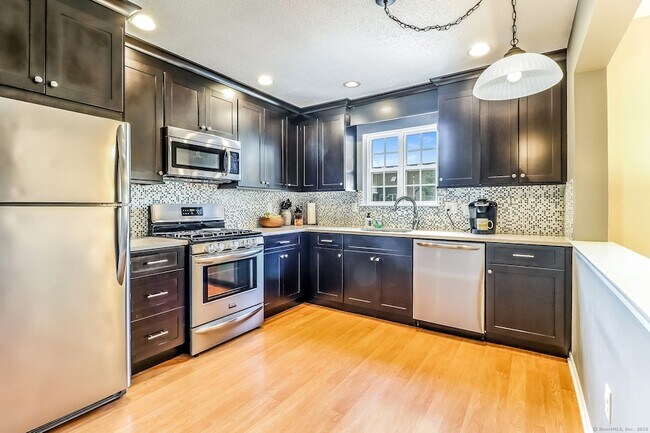 Foto del edificio - 613 Foxboro Dr