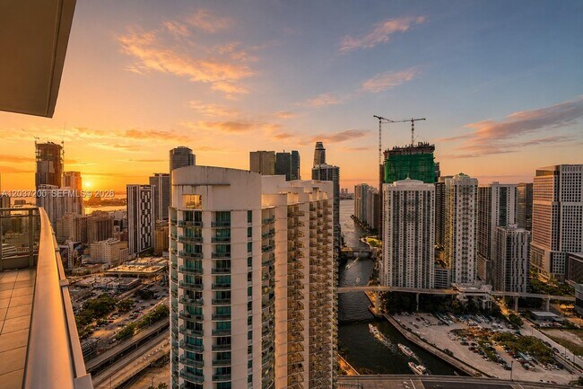 Foto del edificio - 90 SW 3rd St