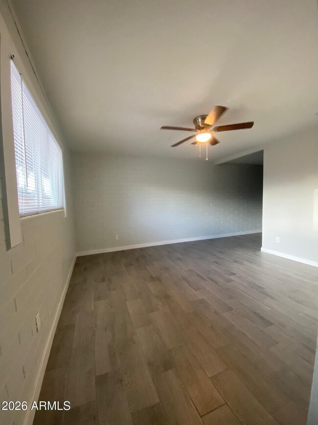 Foto del edificio - 1321 N 48th Pl