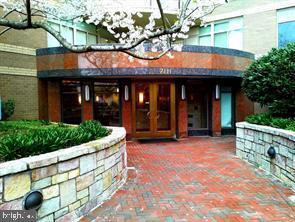 Foto del edificio - 7111 Woodmont Ave