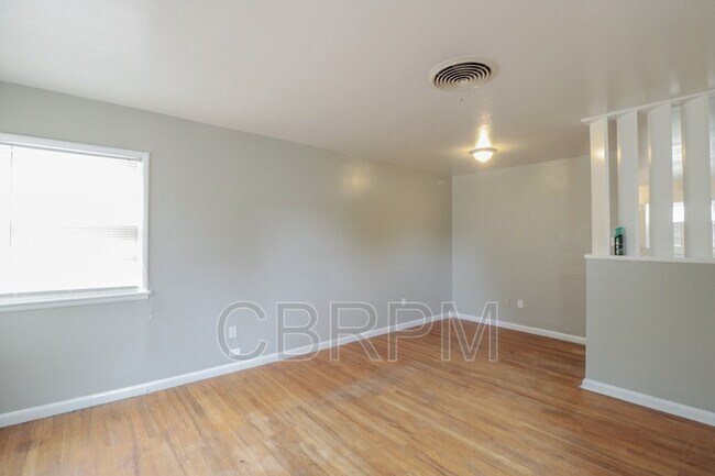 Foto del edificio - 6407 Avenue T